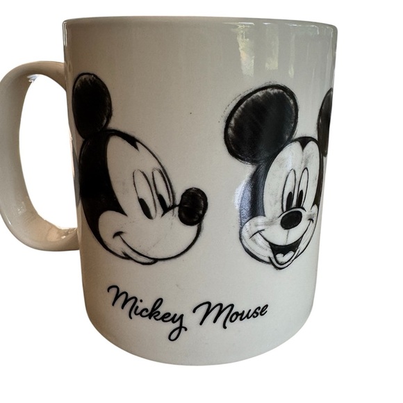 Disney Mickey & Minnie “Artist Drawing” Mug Set of 2 by Paladone - Picture 2 of 6